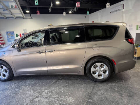 2018 Chrysler Pacifica Hybrid Touring Plus