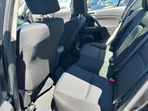 2011 Mazda MAZDA3 i Touring