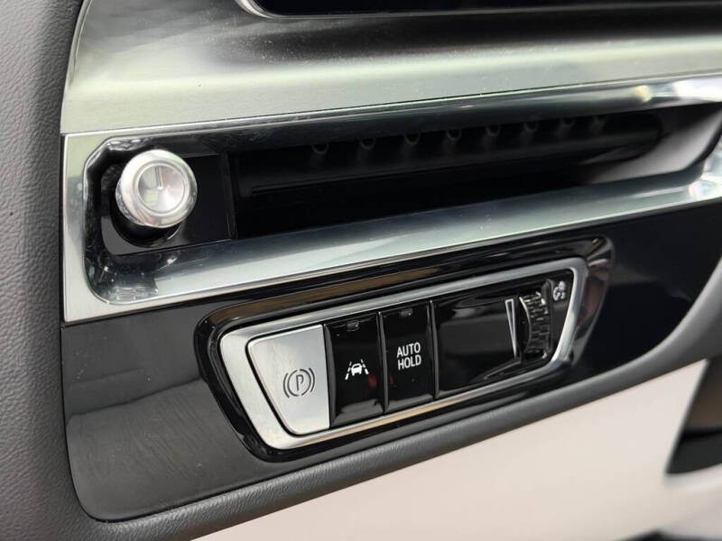 2025 Cadillac LYRIQ Luxury 1