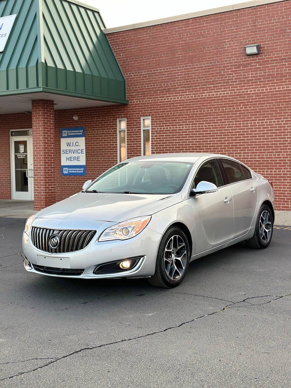 2017 Buick Regal for sale at Unlimited Auto Sales Inc. in Detroit, MI