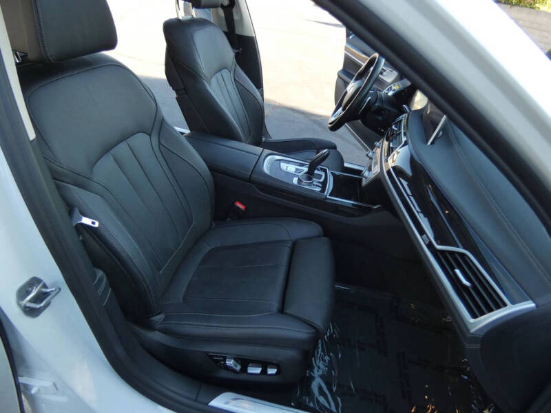 2022 BMW 7 Series 745e xDrive