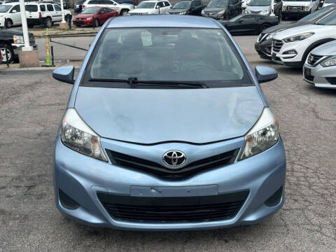 2013 Toyota Yaris 5-Door LE