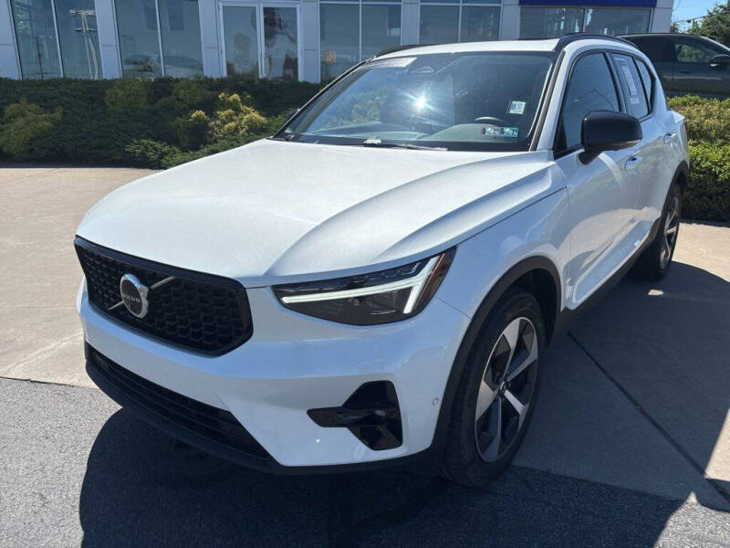 2026 Volvo XC40 B5 Plus