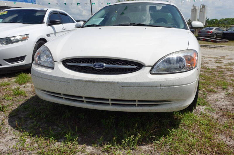 2003 Ford Taurus SE