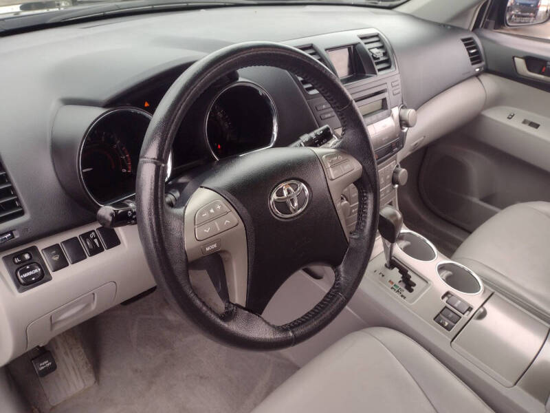 2010 Toyota Highlander SE photo 10