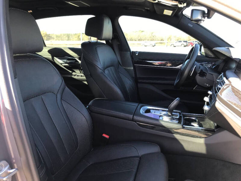 2022 BMW 7 Series 740i