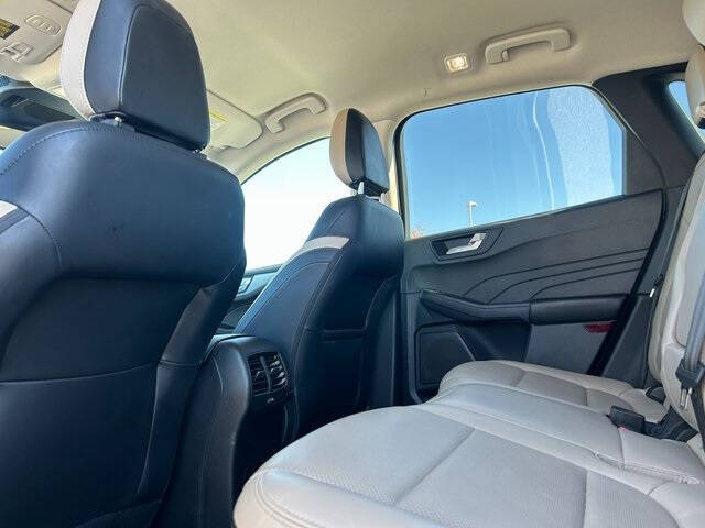 2022 Ford Escape Hybrid Titanium