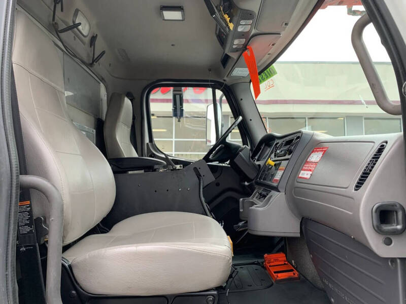 2016 Freightliner M2 106