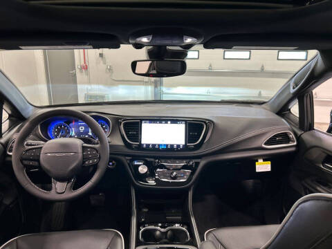 2027 Chrysler Pacifica Limited