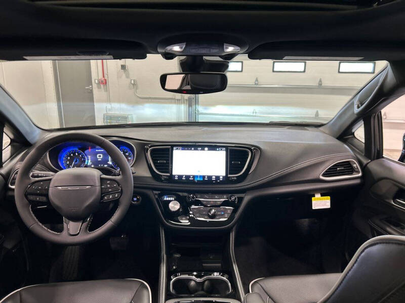 2027 Chrysler Pacifica Limited