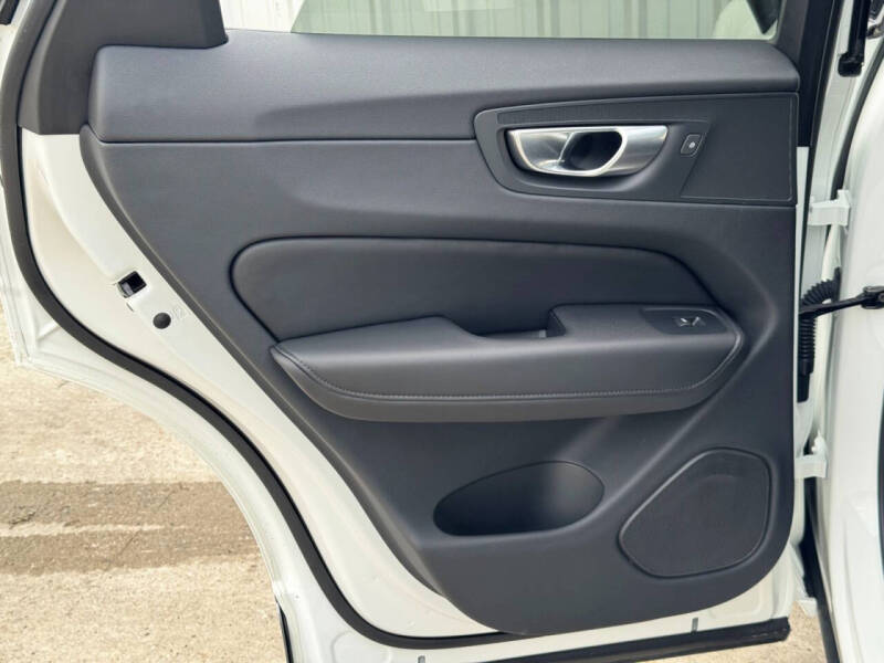 2024 Volvo XC60 B5 Plus Dark Theme