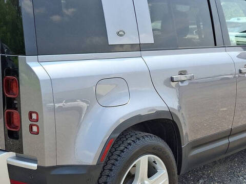 2022 Land Rover Defender 110 SE