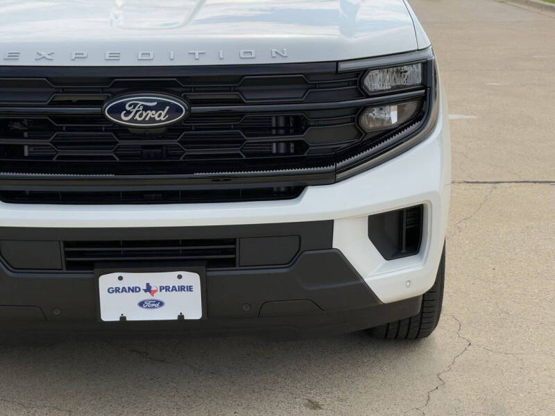 2026 Ford Expedition MAX Active