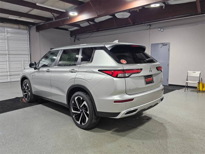 2025 Mitsubishi Outlander PHEV SE