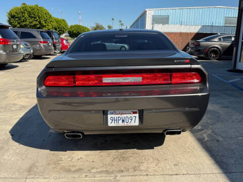 2014 Dodge Challenger SRT8 Core