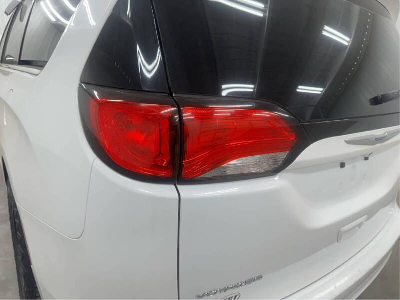 2020 Chrysler Voyager LXi