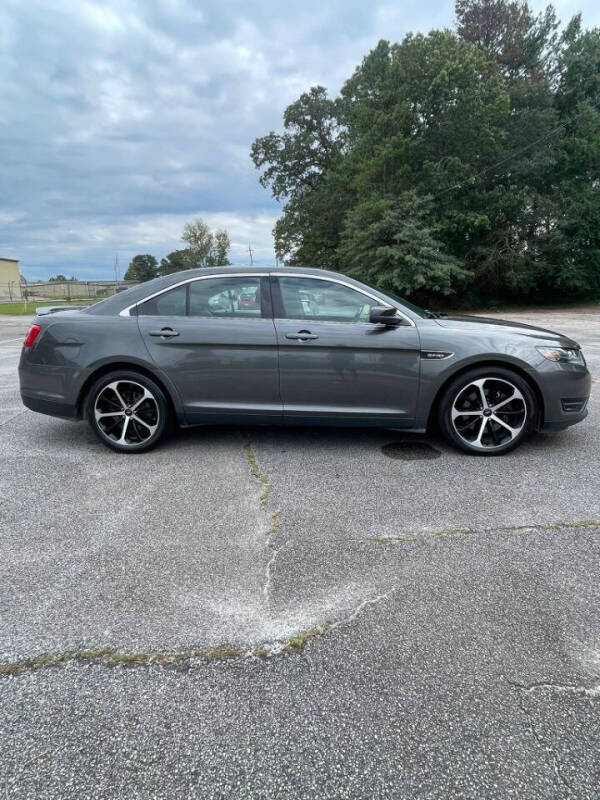 2016 Ford Taurus SHO photo 17