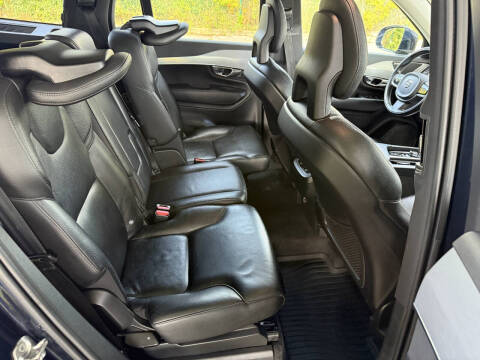 2016 Volvo XC90 T6 Momentum