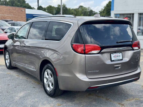 2017 Chrysler Pacifica Touring-L Plus
