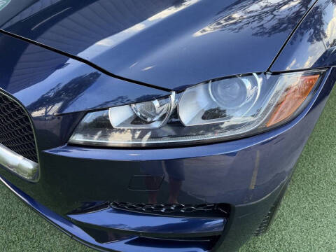 2018 Jaguar F-PACE 25t Premium