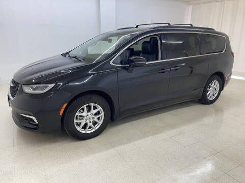 2022 Chrysler Pacifica for sale at Kerns Ford Lincoln in Celina OH