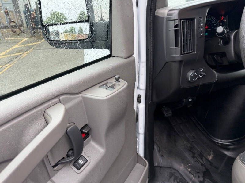 2025 Chevrolet Express 2500