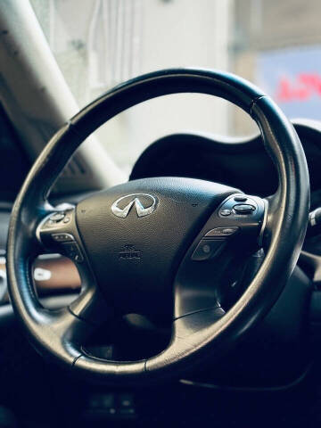 2012 Infiniti M56 x
