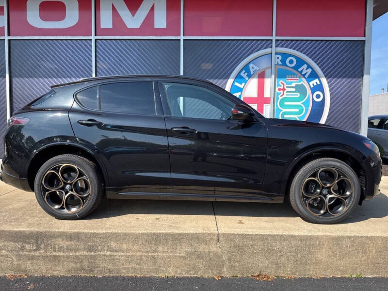 2025 Alfa Romeo Stelvio Intensa
