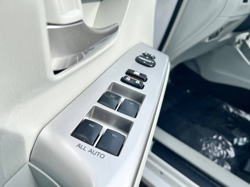 2012 Toyota Prius v Five