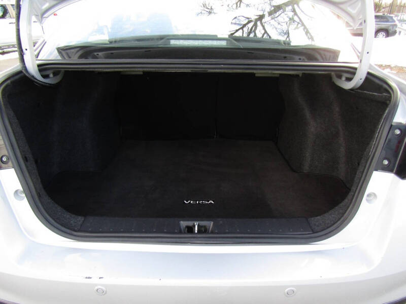 2023 Nissan Versa SV