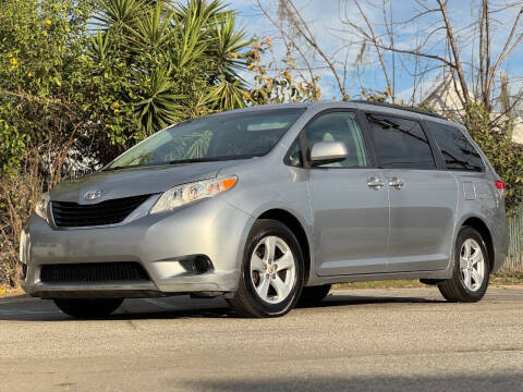 2011 Toyota Sienna for sale at New City Auto - Retail Inventory in South El Monte CA