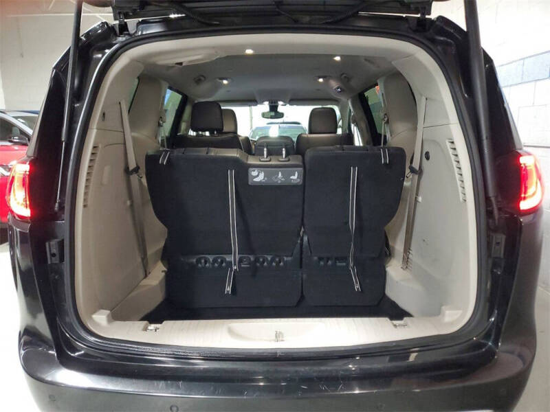 2017 Chrysler Pacifica Touring-L