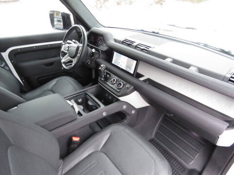 2022 Land Rover Defender 110 SE