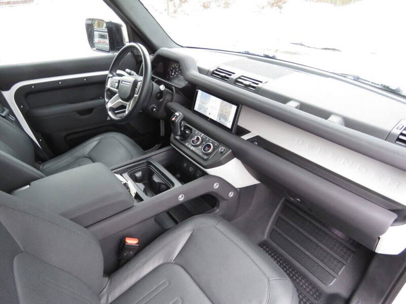 2022 Land Rover Defender 110 SE