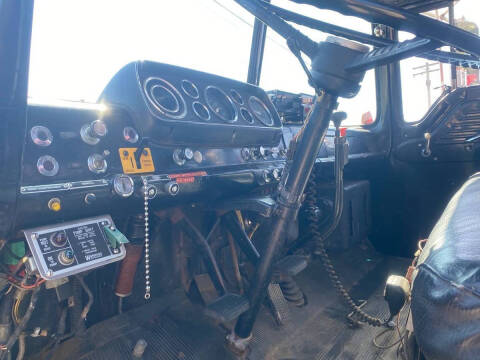 1985 Ford B-700