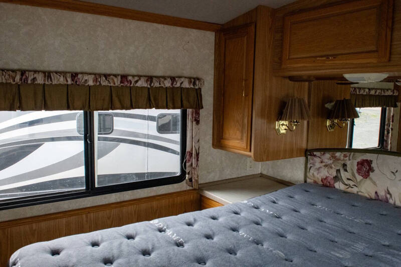 2000 Freightliner XC Chassis