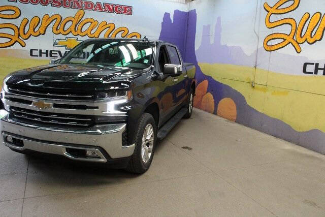Used 2021 Chevrolet Silverado 1500 LTZ with VIN 1GCUYGEL4MZ351002 for sale in Grand Ledge, MI