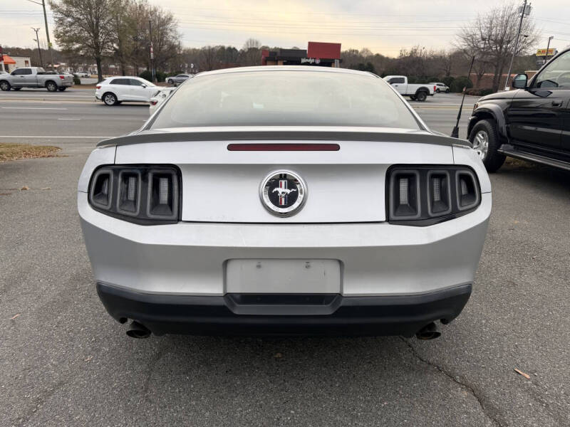 2012 Ford Mustang V6