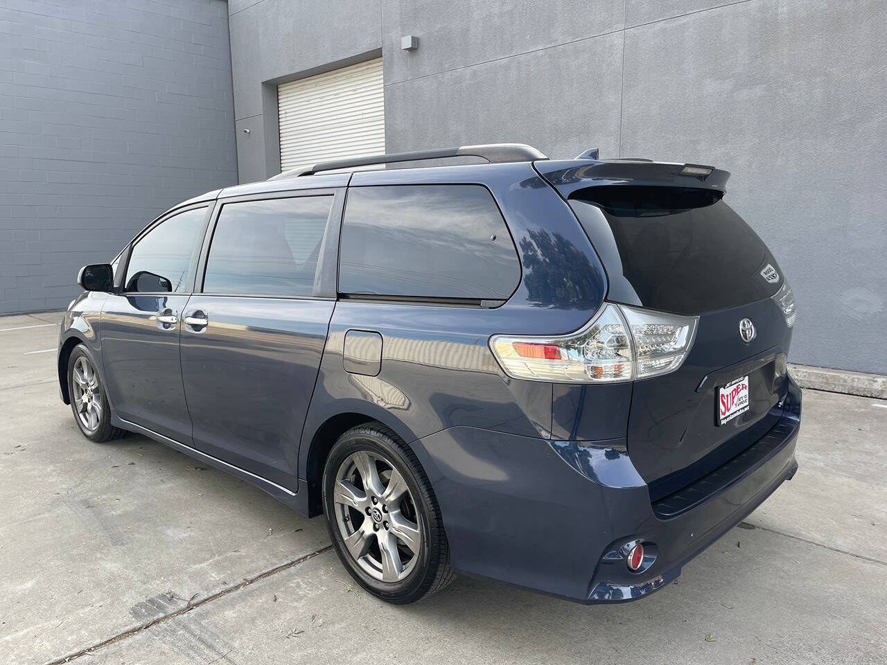 2018 Toyota Sienna for sale at Super Auto Sales Modesto in Modesto, CA