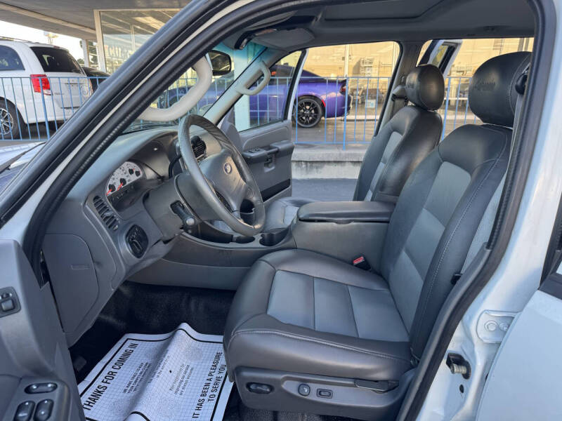 2005 Ford Explorer Sport Trac Adrenalin
