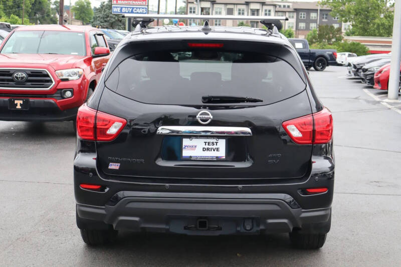 2020 Nissan Pathfinder SV
