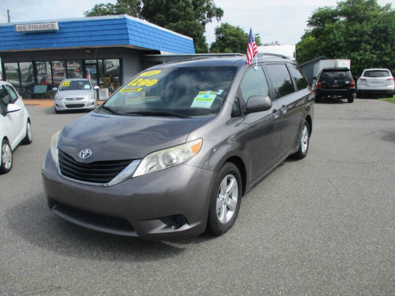 2011 Toyota Sienna LE