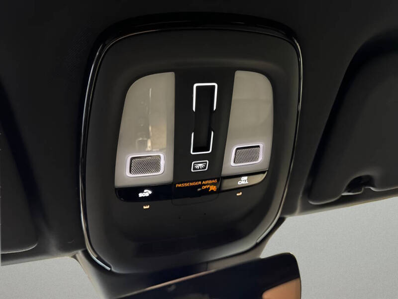 2022 Volvo XC60 B6 R-Design