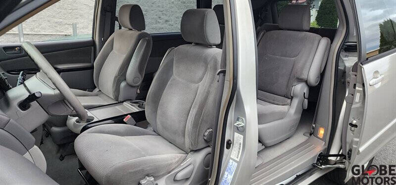 2004 Toyota Sienna LE 7 Passenger