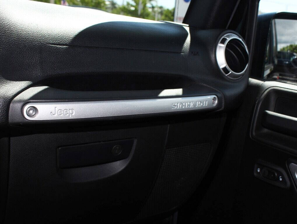 2016 JEEP Wrangler SUV / Crossover - $31,995