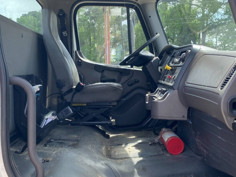 2008 Freightliner M2 106