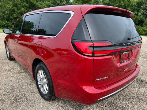 2027 Chrysler Pacifica Select