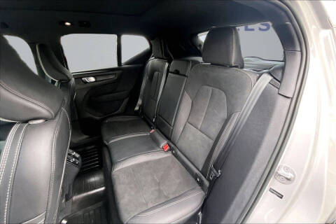 2023 Volvo XC40 B4 Ultimate Dark Theme