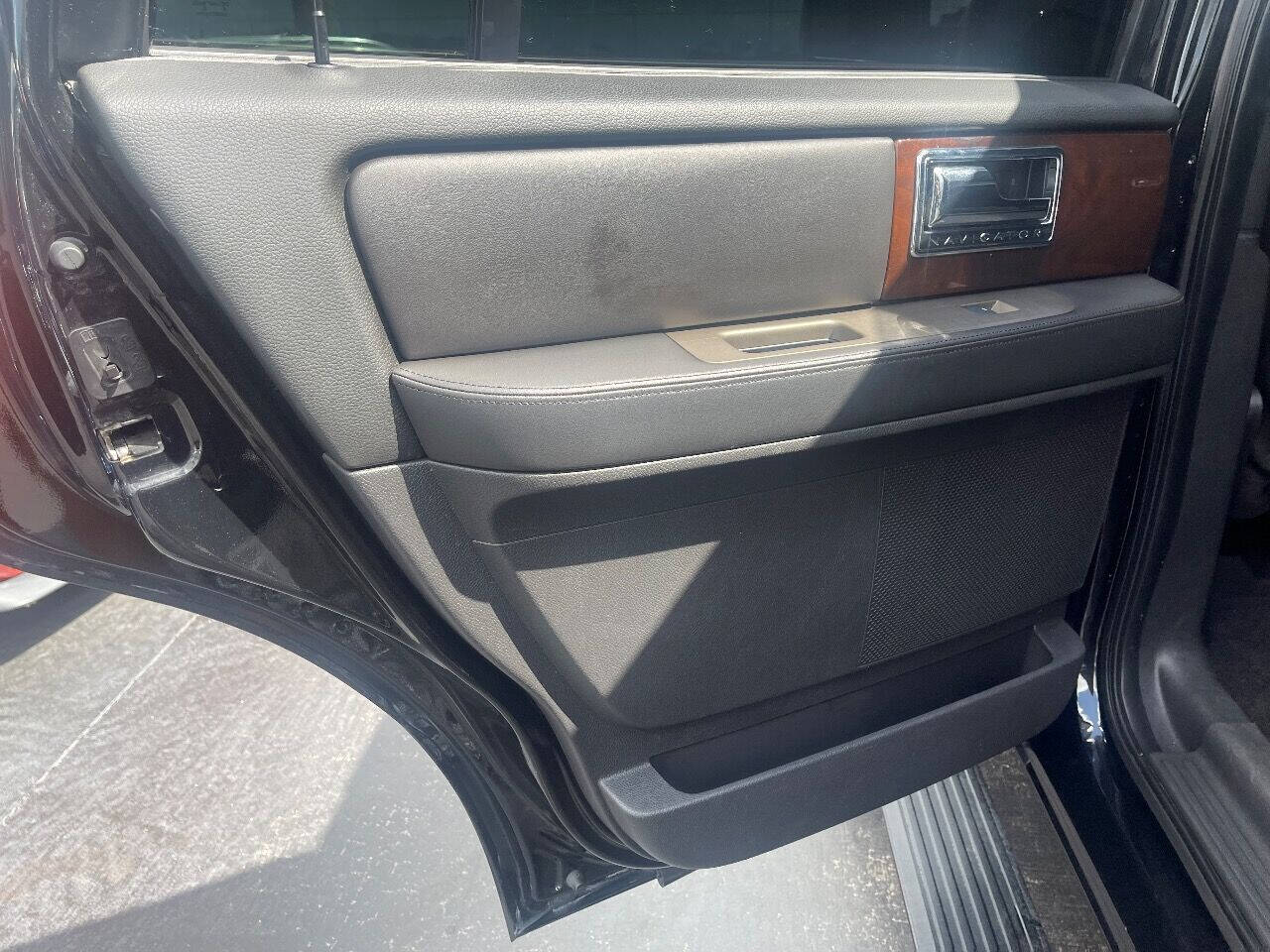 2014 LINCOLN Navigator SUV / Crossover - $15,900