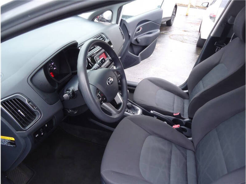 2016 Kia Rio 5-Door LX